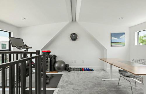 Rooftop Deck, DT City Views, Modern Eastside Oasis - Foto 23