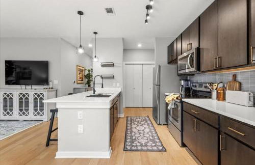 Exceptional 2BR in Prime Location Top Amenities - Foto 7