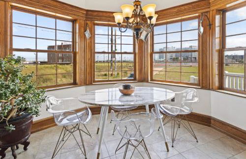 Grand Historic 8BR 6 5BA Mansion Waterfront Decks - Foto 2