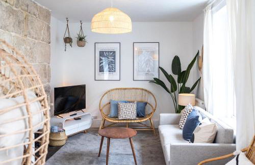 Bright & beautiful 4 bedroom house with sea views - Photo 28