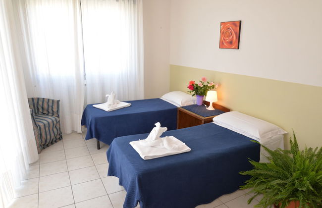 Room in Apartment - Two-room Apartment - Foto 9