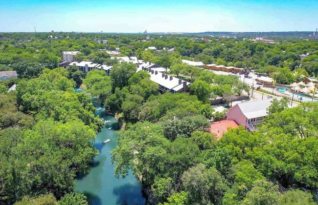 Luxurious Riverfront Condo Just 1 Blk to Schlitterbahn! - Foto 31