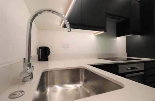 Apartment 30 mins from central London - Photo 9