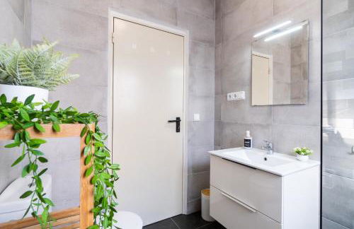 Cambrils Beach - 8 min to Beach - AC - WiFi - Terrace - 8 Guests - Photo 50