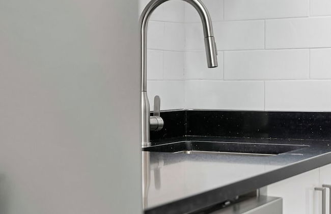 Cozy 1BR Lakeside Retreat - Foto 6