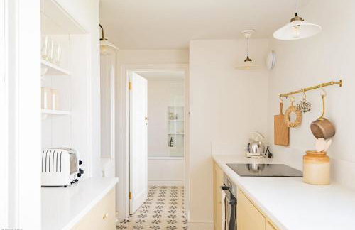 East Cottage by Bloom Stays - Photo 18