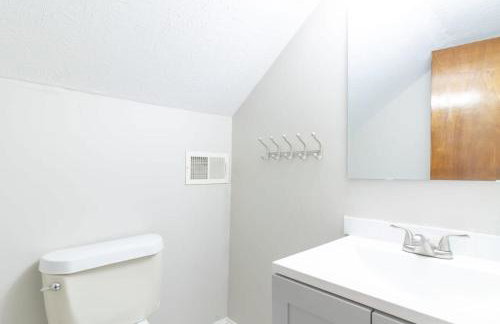 Wrap-Around Porch Uptown Stay-Pets Welcome! - Foto 28