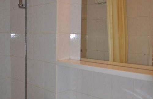 Appartement cosy proche des pistes avec balcon et parking - FR-1-693-47 - Foto 9