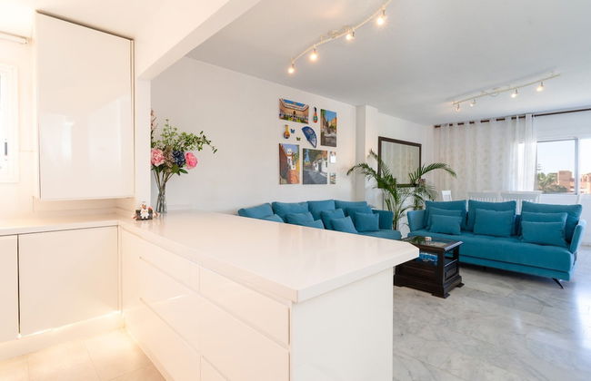 Modern Marbella Getaway - Photo 9