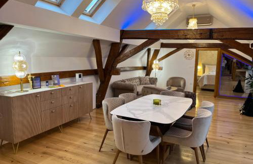 La Luna Royal Deluxe Luxury House with Pool & Jacuzzi, Bikes and Secured Parking - Photo 38