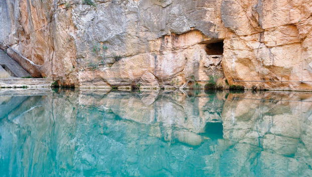 Marvel at the tuquoise waters of the Turia River