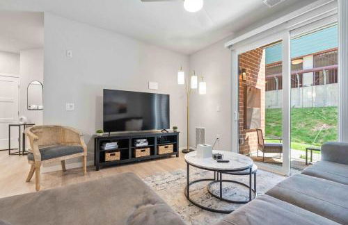 Fitness Room Pool Univ Research Park and Parking - Foto 31