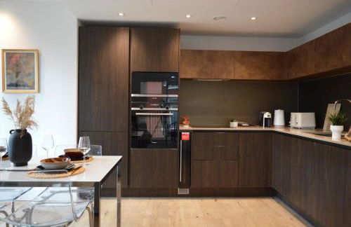 Luxury 2 Bed Apartment Vauxhall, Balcony, Sleeps 6, Central London - Open for Business stays, Long Stays, Families Relocating - Foto 34