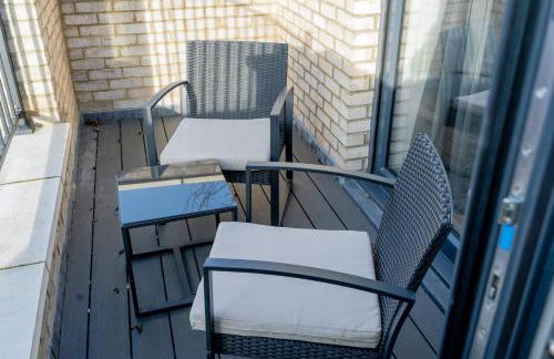 Modern Entire Unit 3BR, 3BA, balcony, 86inch TV - 15mins to city - Foto 13