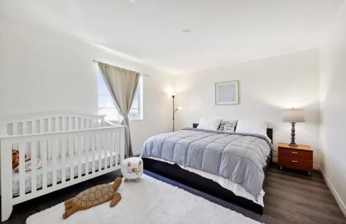 Entire Private Home with 5 Bedrooms 3 Bathrooms, 3000 sqft, Gated Yard, Garage, Nice View, Available Now - Foto 12