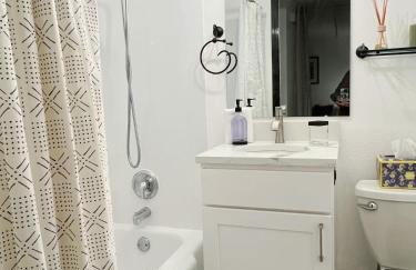 Cozy 1BR with Free Parking Downtown Conv Center - Foto 12