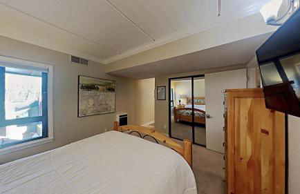 Spacious 3 Bed 3 Bath Condo with Pool - Foto 25