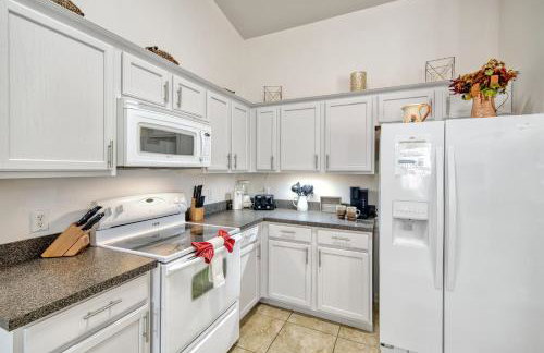 Sunny lake view villa with pool spa - close to attractions - Foto 17