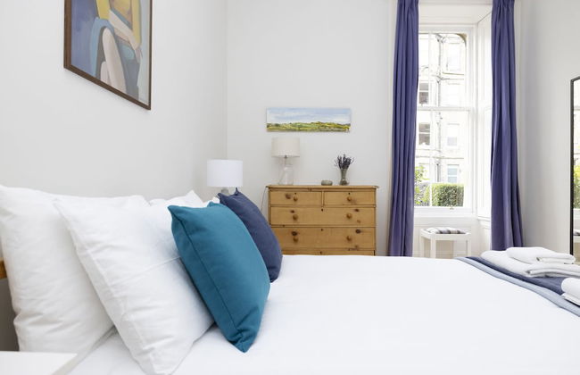 JOIVY 3-Bed Meadows Flat Near Castle & Royal Mile - Photo 8