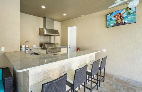 Luxury Mansion Pool Hot Tub Theater Outdoor Kitchen BBQ GM RM 2 Miles Disney - Foto 10