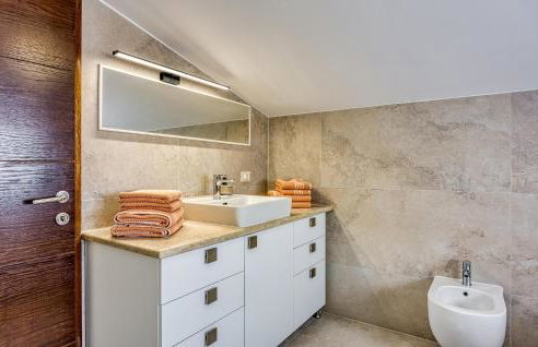 3 Bedroom Nice Apartment In Kanfanar - Photo 48