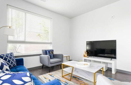 Bright & Cozy 2BR Retreat w Parking Broad Ripple - Foto 13