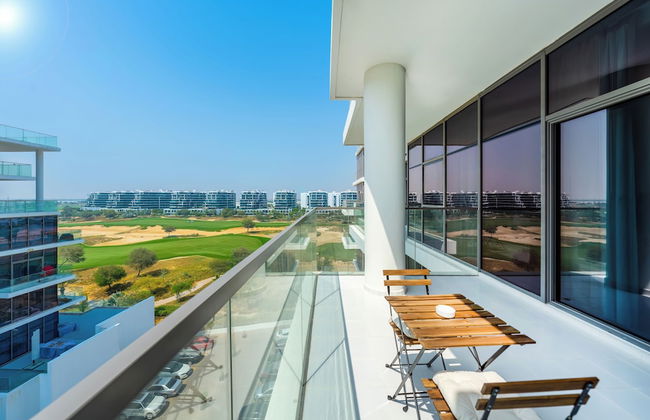 Luxury StayCation - Studio in Damac Hills with Balcony and Golf Views - Foto 12