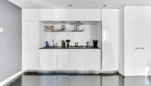 Elegant Midtown Retreat, City Views, Steps to Times Square - Foto 4