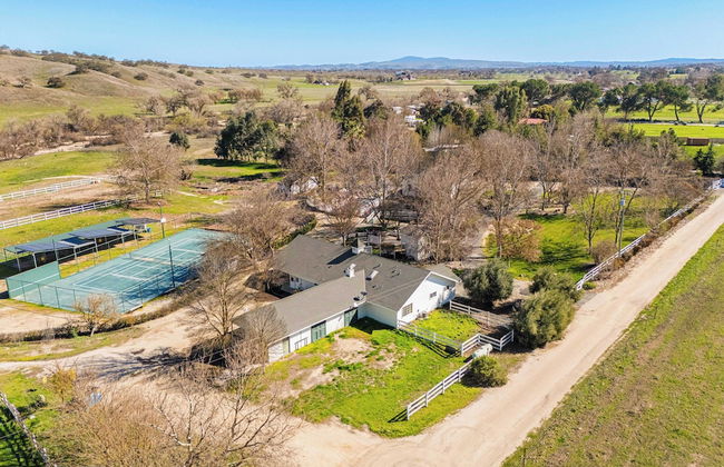 Victorian Manor In Paso Robles Wine Country + Pool, Hot Tub, Firepit, Tennis Court Sleeps 28 - Photo 36