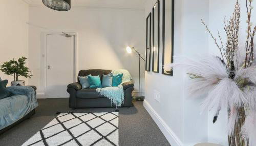 Prime Location Stylish 4-Bed House near Trent Br - Foto 4