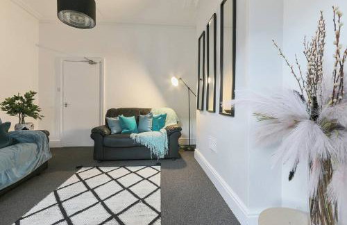 Prime Location Stylish 4-Bed House near Trent Br - Foto 4