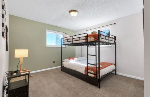 6BD Near DT - BBQ Grill, Games & Football Fun - Photo 41