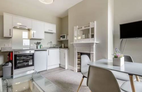 Coastal Apartment 2 Minutes from the Beach & Town Centre - Foto 7