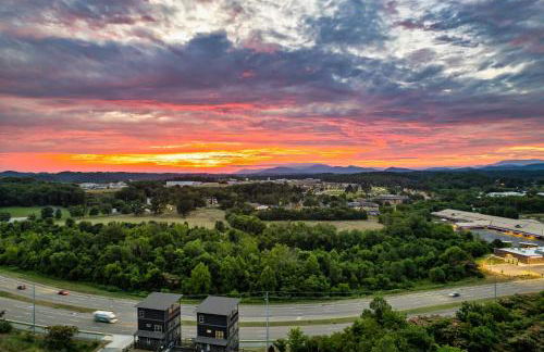 Family or couple retreat next to Downtown, Dollywood & Smoky Mountains! - Foto 17