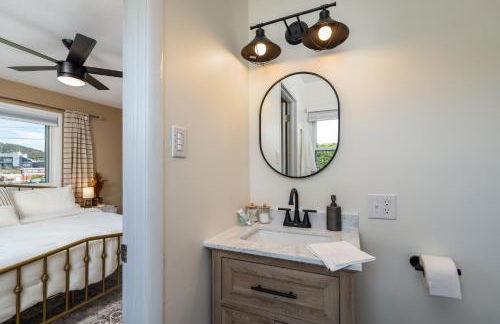 NEW Dragster Dream House - Game Room - Walk to the Speedway - Foto 18