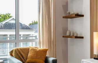 Bywater 2BR w Pool, Gym & King Beds - Foto 44