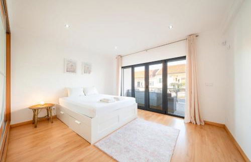 GuestReady - Charming family retreat with pool - Photo 33