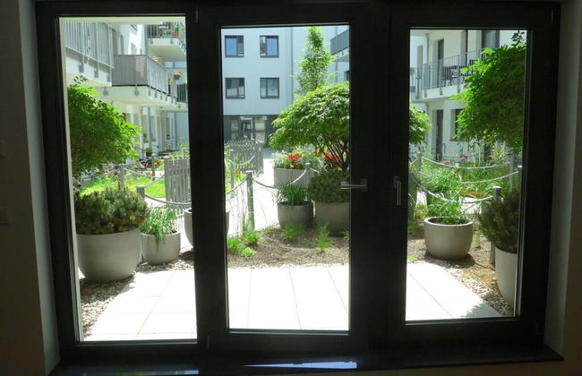 City Center Modern Retreat - Photo 26