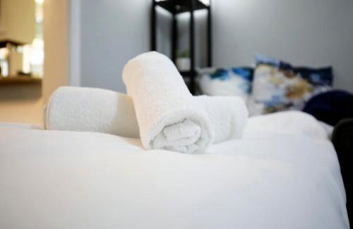 Spacious 3BR by Avalora Shortlets & Serviced Accommodations Queensway with big garden, Near train station - Foto 79