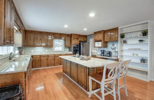 Spacious Fishing Getaway by Lake Guntersville! - Foto 3