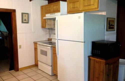 Rustic Waterfront Cottage Rental on the Guadalupe River in Texas - Photo 14