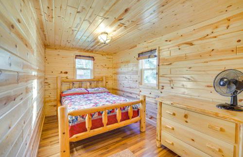 Lakefront Cabin with Dock, Fire Pits in Danbury! - Foto 10