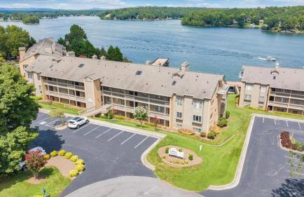 Lake Vibes - Pet Friendly Lakefront Condo! - Photo 2