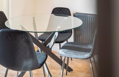 Pass the Keys Stylish 4 Bedroom Home with Parking in Borehamwood - Foto 8