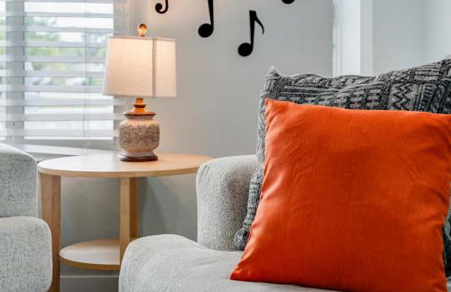 Luxe by Jenn - 3BR Retreat with Heated Pool - Photo 22