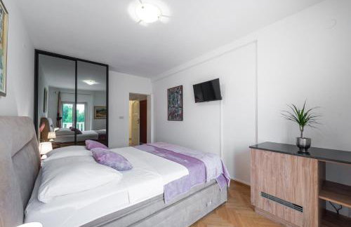 Villa Ragusea With a Private Beach - Photo 48