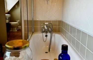 Hill House - Stylish 5 Bed Country House - Photo 32