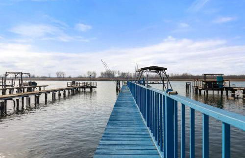 Lakeside Bliss 2BR, 1BA with All Modern Comforts - Foto 2