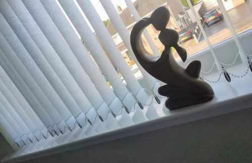 Goldthorn Wolverhampton sleeps 5 long term comfortably and families - Foto 19