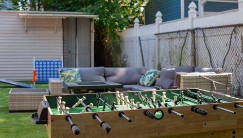 Cozy Stay with Games, 15 min to NYC, Private Backyard - Sleeps 6 - NEAR METLIFE STADIUM - Foto 3